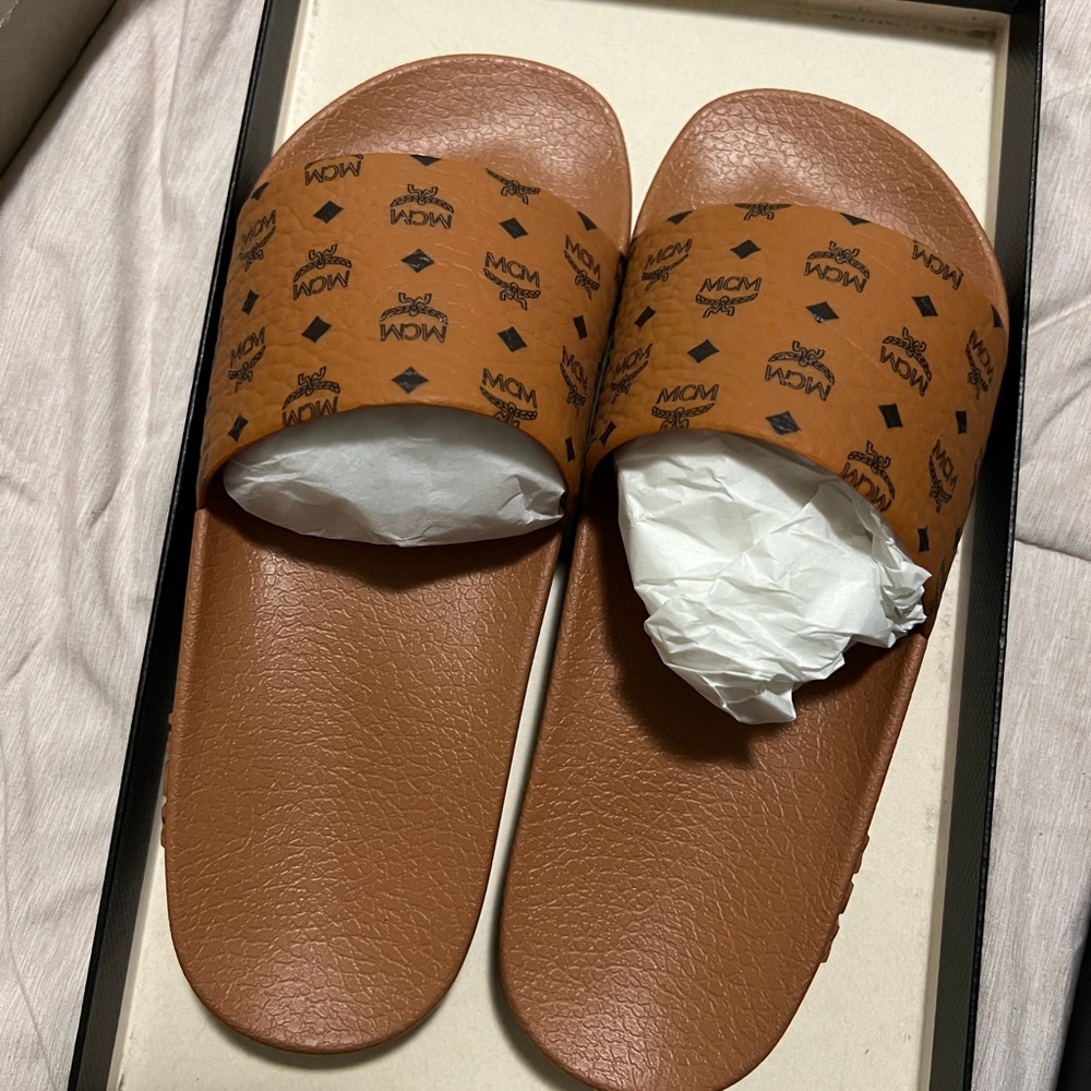 MONOGRAM PRINT RUBBER SLIDES - TAN BRAND NEW SIZE 8